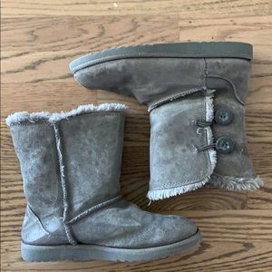 Target fake uggs 8.0 grey with button sides